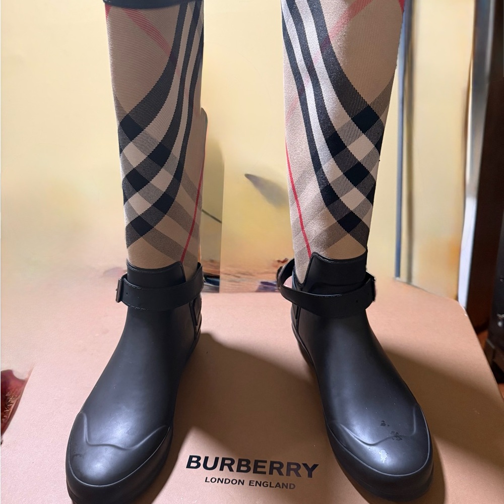 Burberry Black and Cream Winter Rain Boots